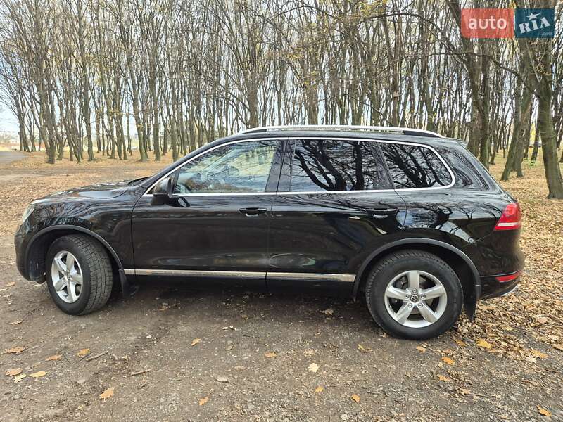 Внедорожник / Кроссовер Volkswagen Touareg 2012 в Львове