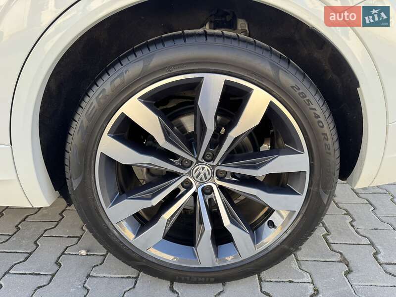 Внедорожник / Кроссовер Volkswagen Touareg 2020 в Черновцах