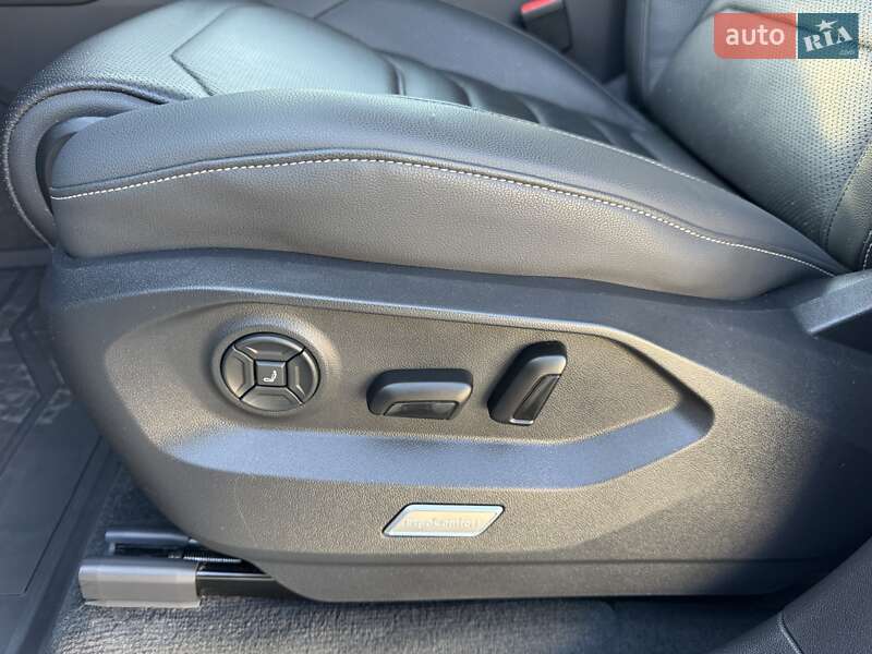 Внедорожник / Кроссовер Volkswagen Touareg 2020 в Черновцах