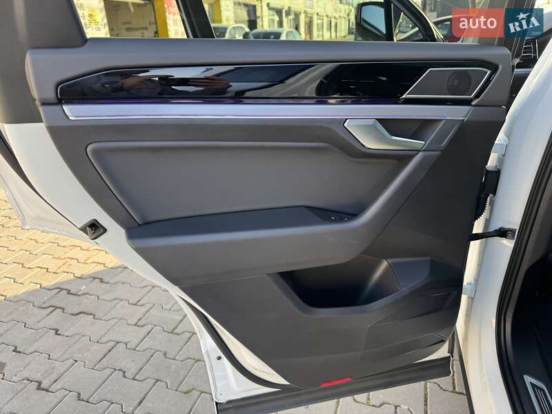 Внедорожник / Кроссовер Volkswagen Touareg 2020 в Черновцах