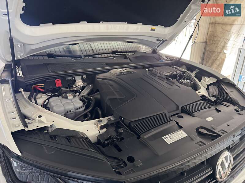 Внедорожник / Кроссовер Volkswagen Touareg 2020 в Черновцах