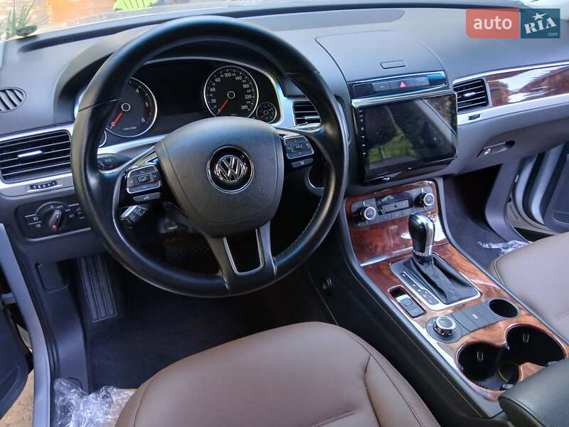 Внедорожник / Кроссовер Volkswagen Touareg 2012 в Одессе