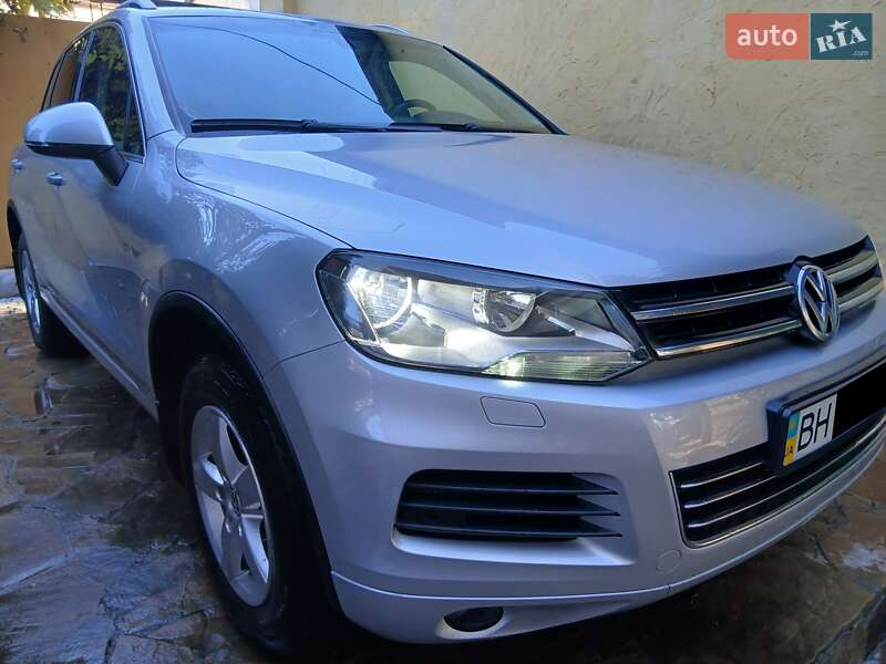 Внедорожник / Кроссовер Volkswagen Touareg 2012 в Одессе
