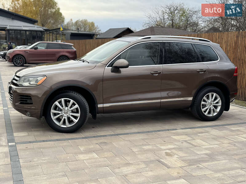Внедорожник / Кроссовер Volkswagen Touareg 2011 в Киеве