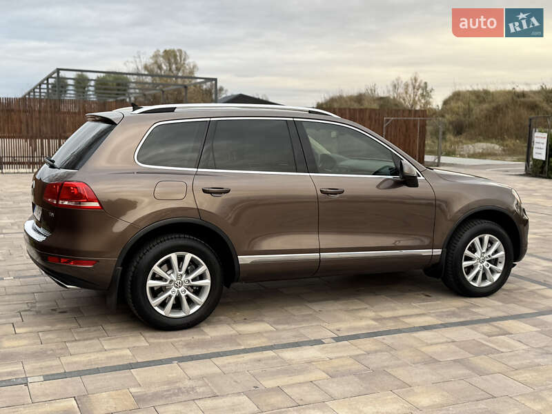 Внедорожник / Кроссовер Volkswagen Touareg 2011 в Киеве