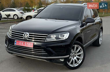 Позашляховик / Кросовер Volkswagen Touareg 2015 в Рівному