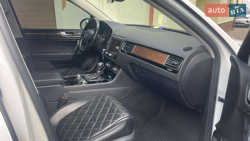 Внедорожник / Кроссовер Volkswagen Touareg 2017 в Черновцах