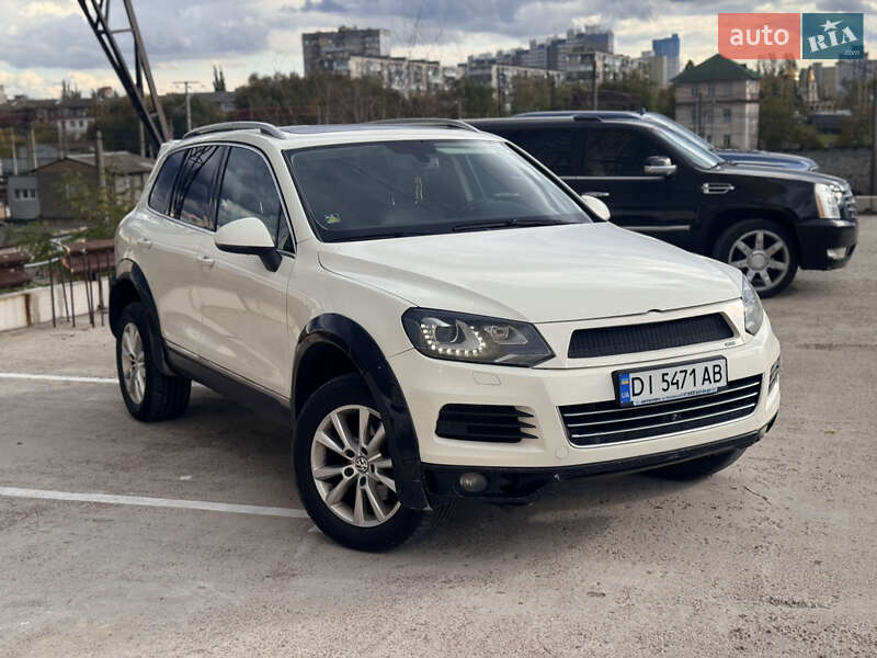 Внедорожник / Кроссовер Volkswagen Touareg 2010 в Киеве