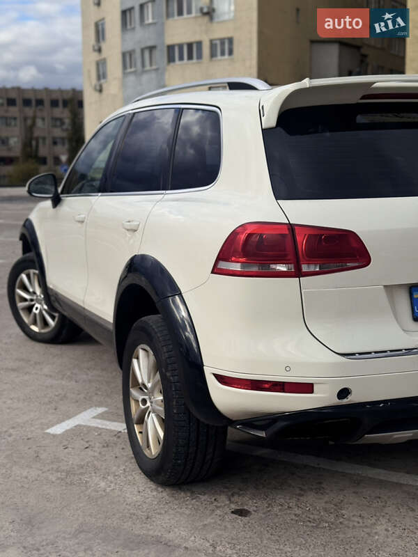 Внедорожник / Кроссовер Volkswagen Touareg 2010 в Киеве