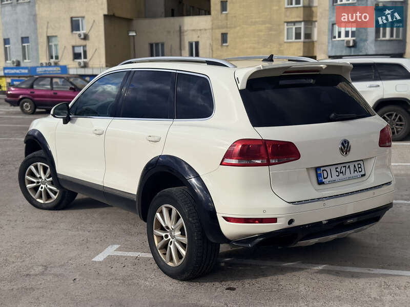 Внедорожник / Кроссовер Volkswagen Touareg 2010 в Киеве