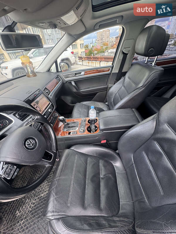 Внедорожник / Кроссовер Volkswagen Touareg 2010 в Киеве