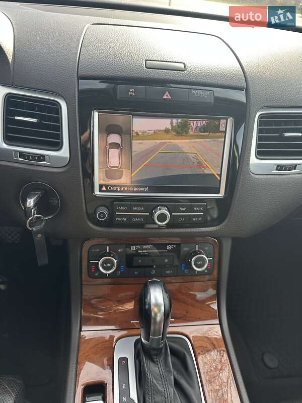 Внедорожник / Кроссовер Volkswagen Touareg 2010 в Тернополе