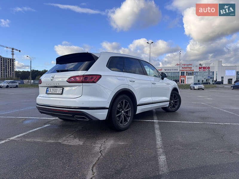 Внедорожник / Кроссовер Volkswagen Touareg 2018 в Киеве