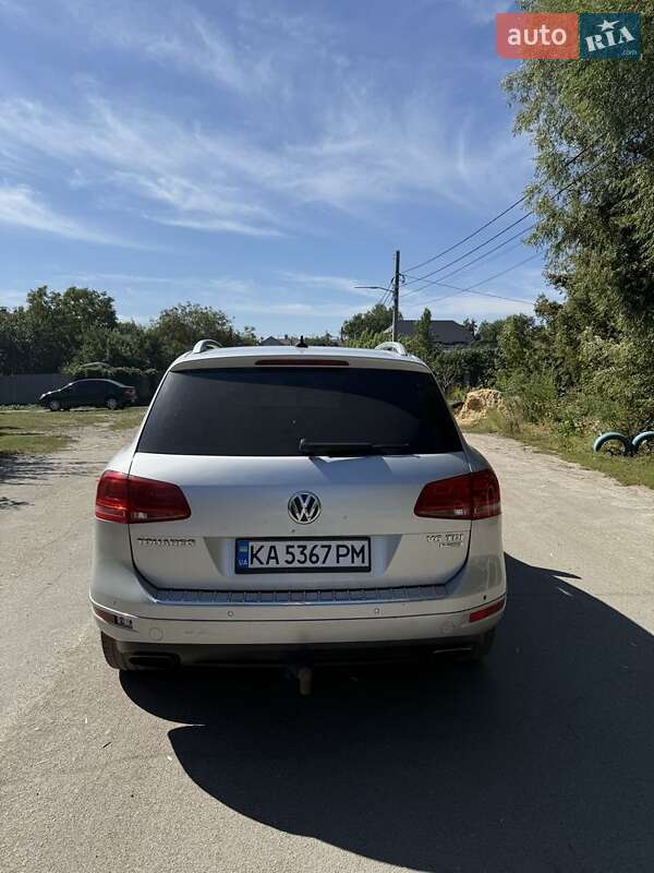 Позашляховик / Кросовер Volkswagen Touareg 2012 в Києві