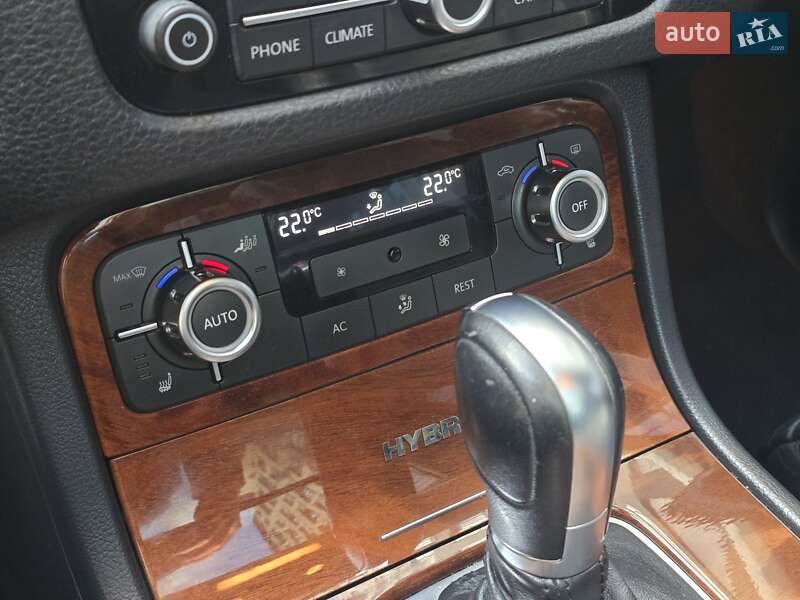 Внедорожник / Кроссовер Volkswagen Touareg 2011 в Хмельницком