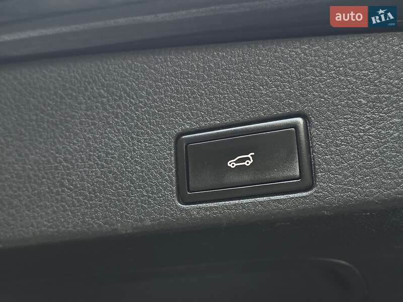 Внедорожник / Кроссовер Volkswagen Touareg 2011 в Хмельницком