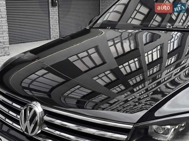 Внедорожник / Кроссовер Volkswagen Touareg 2011 в Хмельницком