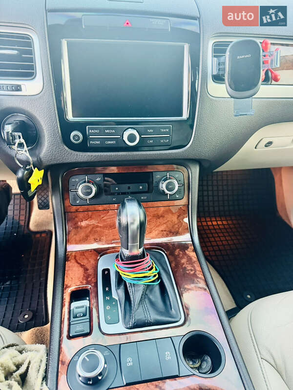 Позашляховик / Кросовер Volkswagen Touareg 2010 в Миколаєві