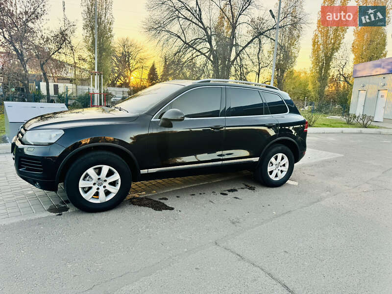 Позашляховик / Кросовер Volkswagen Touareg 2010 в Миколаєві