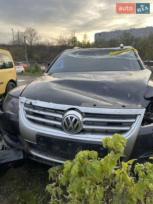 Позашляховик / Кросовер Volkswagen Touareg 2008 в Києві