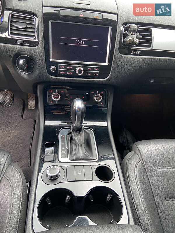 Внедорожник / Кроссовер Volkswagen Touareg 2013 в Львове