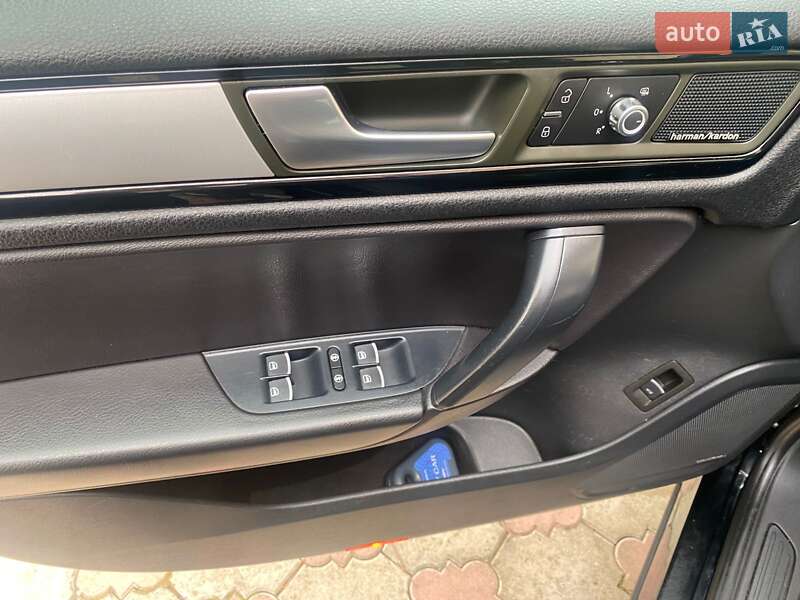 Внедорожник / Кроссовер Volkswagen Touareg 2014 в Львове фото 13 Внедорожник / Кроссовер Volkswagen Touareg 2014 в Львове