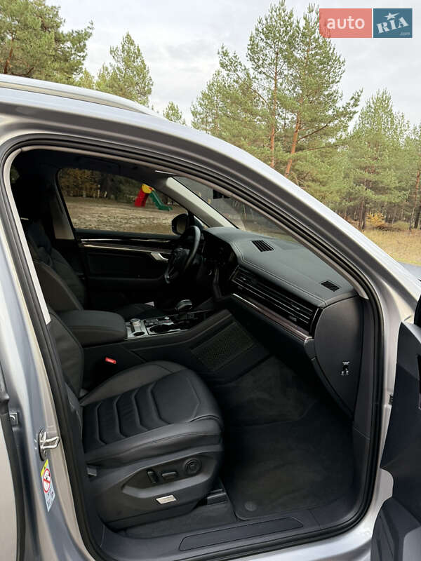 Внедорожник / Кроссовер Volkswagen Touareg 2021 в Киеве