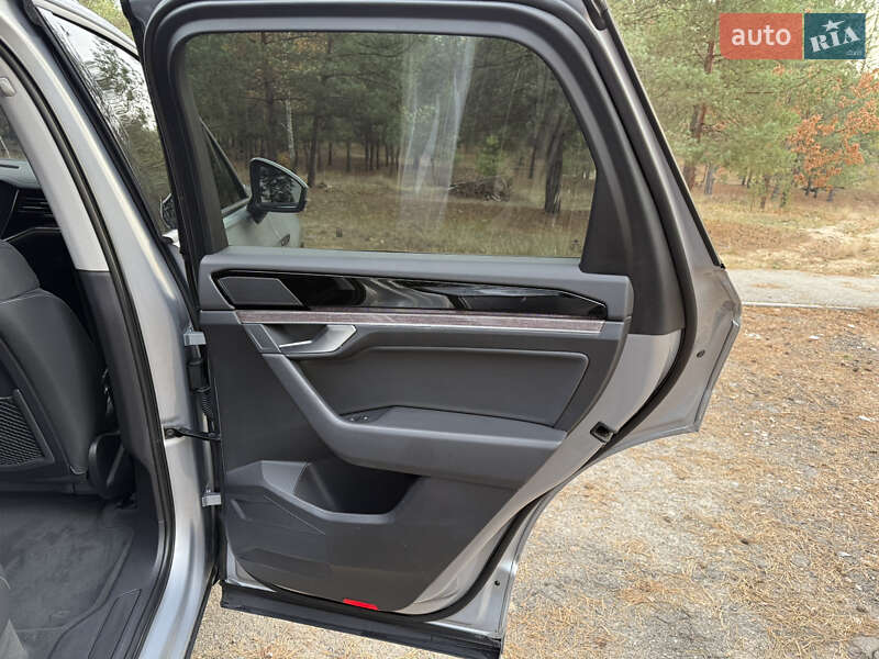 Внедорожник / Кроссовер Volkswagen Touareg 2021 в Киеве