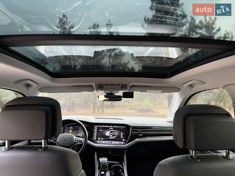 Внедорожник / Кроссовер Volkswagen Touareg 2021 в Киеве