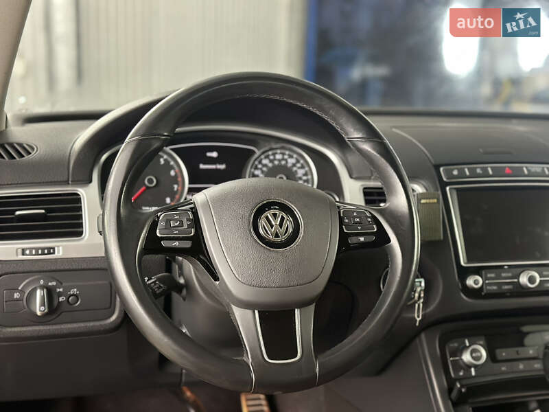 Позашляховик / Кросовер Volkswagen Touareg 2015 в Вінниці