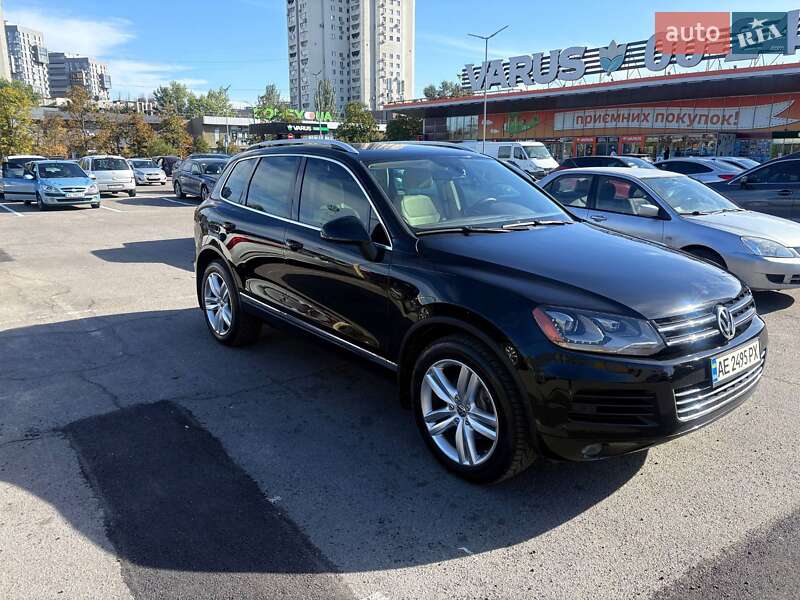 Внедорожник / Кроссовер Volkswagen Touareg 2011 в Днепре