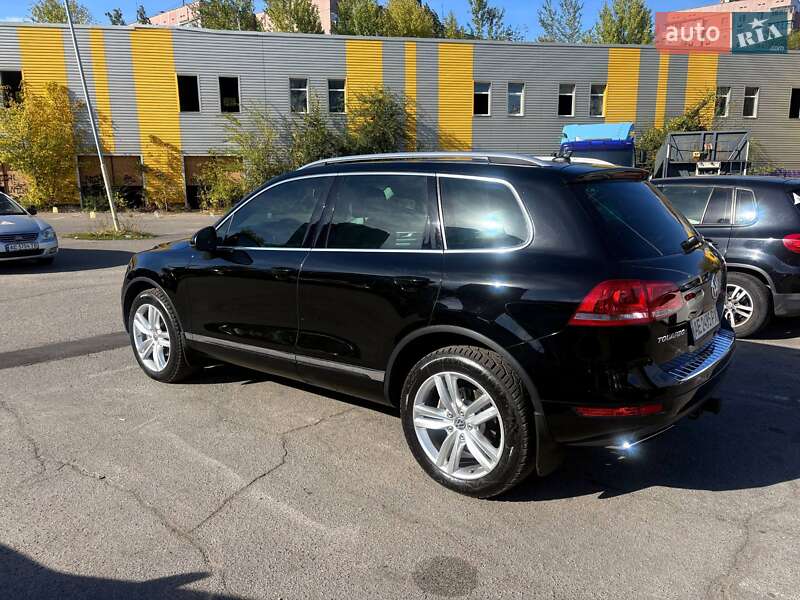 Внедорожник / Кроссовер Volkswagen Touareg 2011 в Днепре