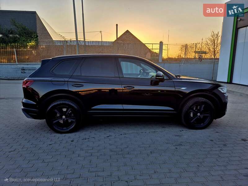 Позашляховик / Кросовер Volkswagen Touareg 2021 в Житомирі