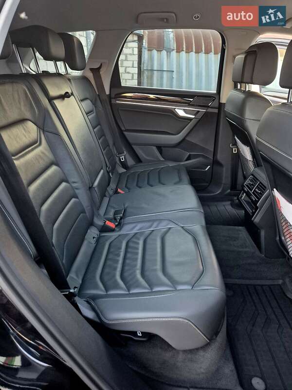 Позашляховик / Кросовер Volkswagen Touareg 2021 в Житомирі