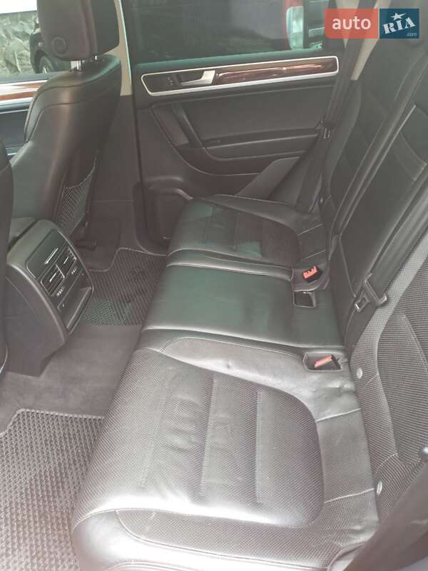 Внедорожник / Кроссовер Volkswagen Touareg 2011 в Рожнятове