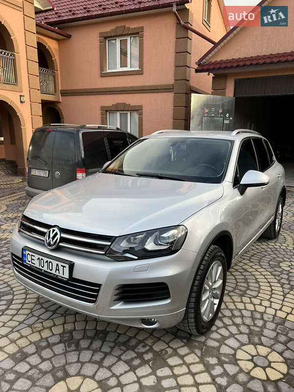 Внедорожник / Кроссовер Volkswagen Touareg 2012 в Хотине