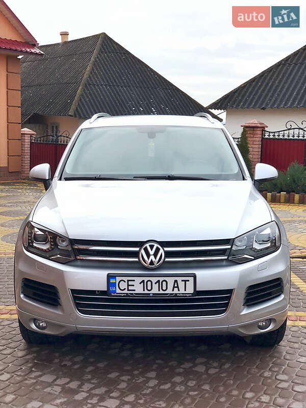 Внедорожник / Кроссовер Volkswagen Touareg 2012 в Хотине