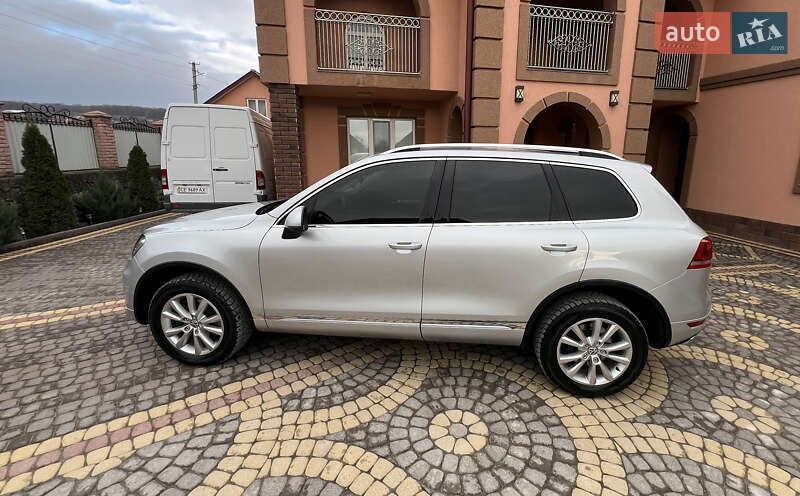 Внедорожник / Кроссовер Volkswagen Touareg 2012 в Хотине