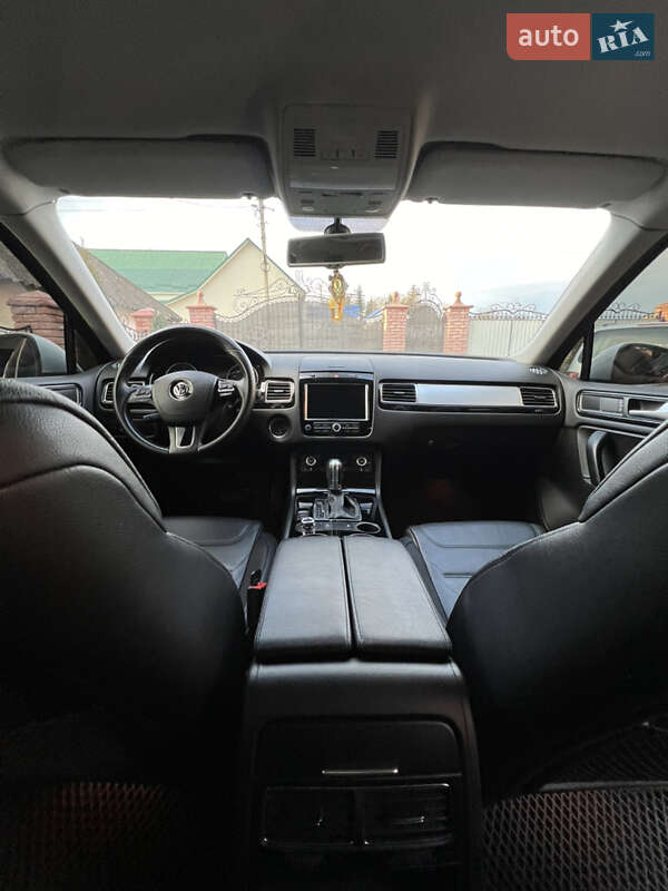 Внедорожник / Кроссовер Volkswagen Touareg 2012 в Хотине