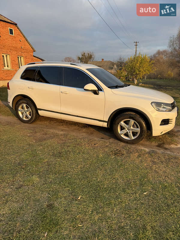 Позашляховик / Кросовер Volkswagen Touareg 2012 в Сумах