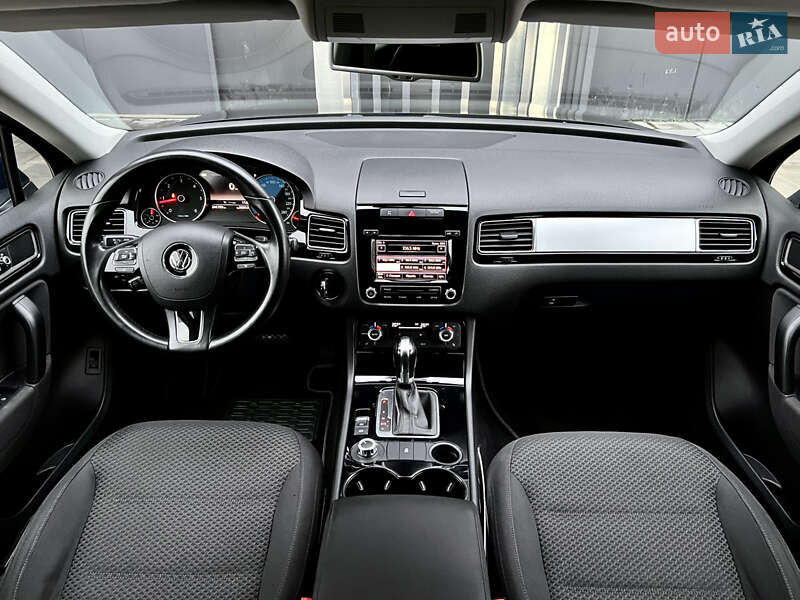 Внедорожник / Кроссовер Volkswagen Touareg 2014 в Киеве