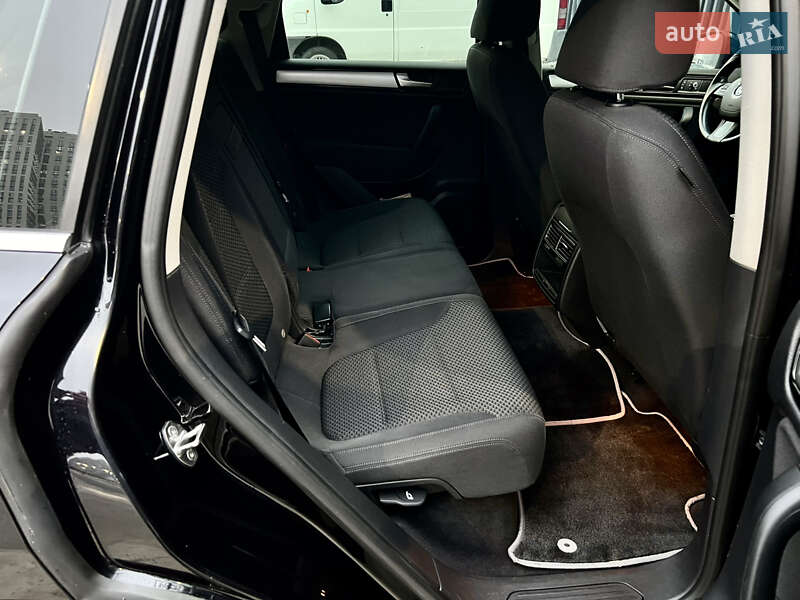 Внедорожник / Кроссовер Volkswagen Touareg 2014 в Киеве