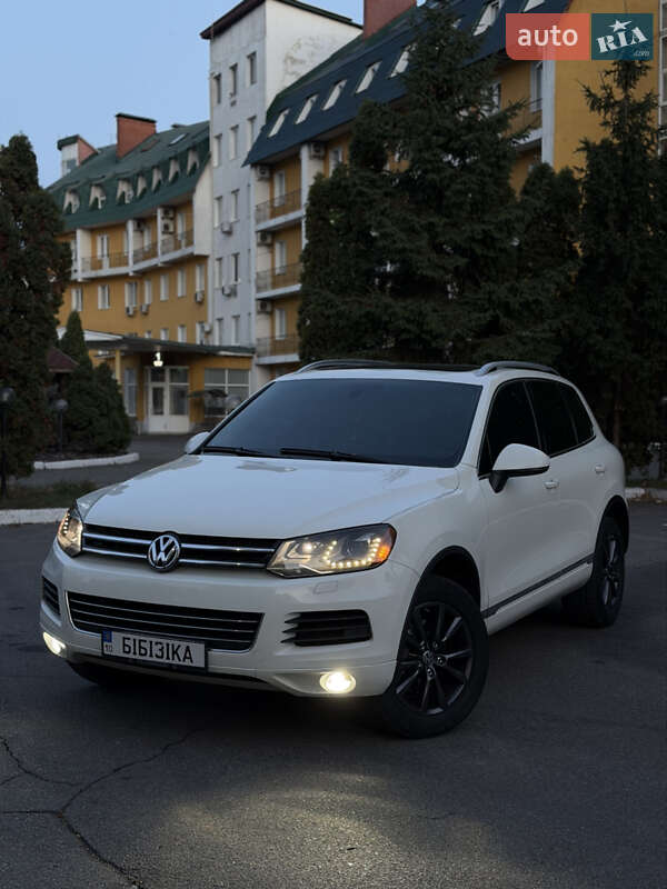 Внедорожник / Кроссовер Volkswagen Touareg 2011 в Киеве