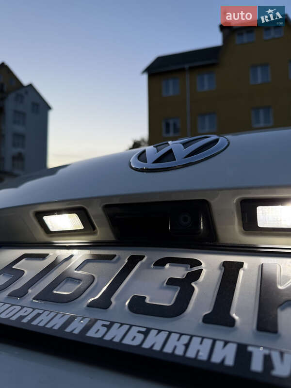 Внедорожник / Кроссовер Volkswagen Touareg 2011 в Киеве