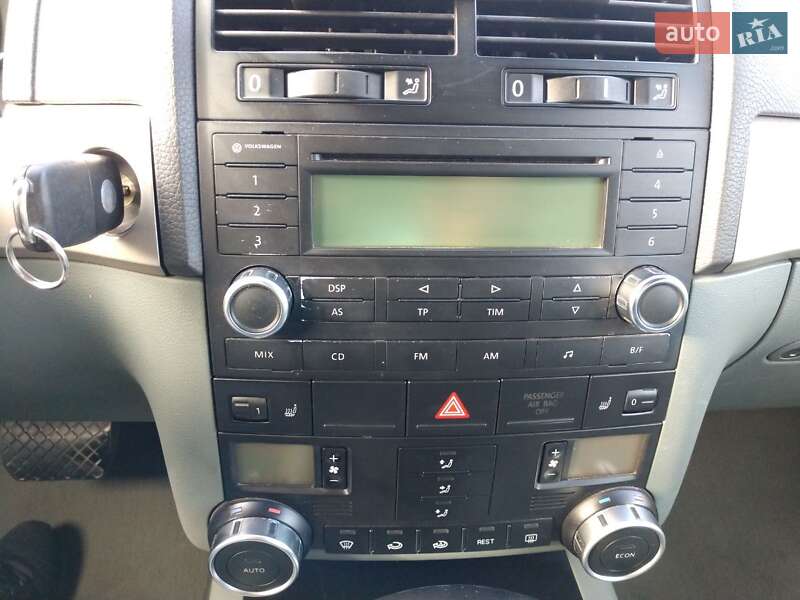 Внедорожник / Кроссовер Volkswagen Touareg 2006 в Львове