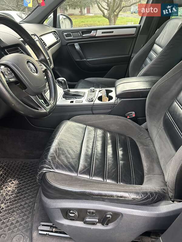 Внедорожник / Кроссовер Volkswagen Touareg 2011 в Буске