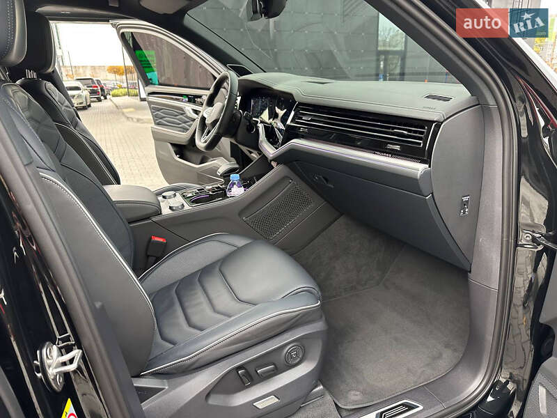 Внедорожник / Кроссовер Volkswagen Touareg 2024 в Днепре