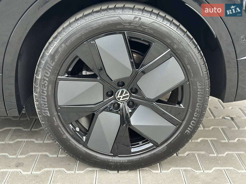 Внедорожник / Кроссовер Volkswagen Touareg 2024 в Днепре