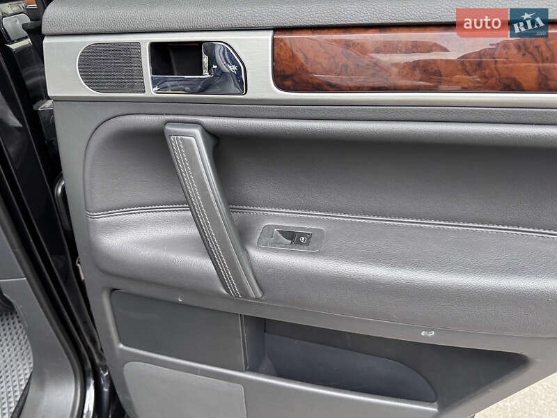 Внедорожник / Кроссовер Volkswagen Touareg 2007 в Киеве