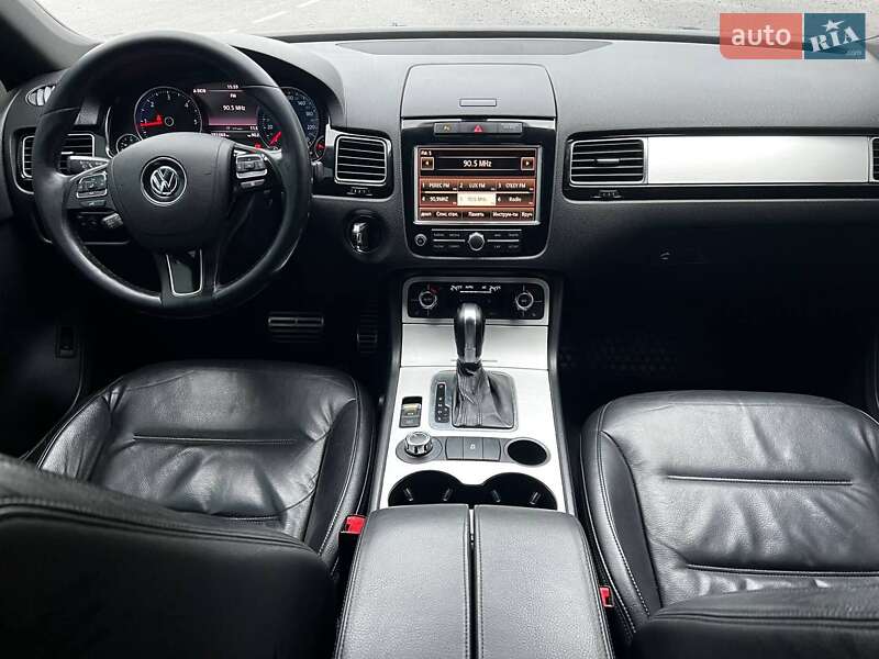 Внедорожник / Кроссовер Volkswagen Touareg 2010 в Калиновке